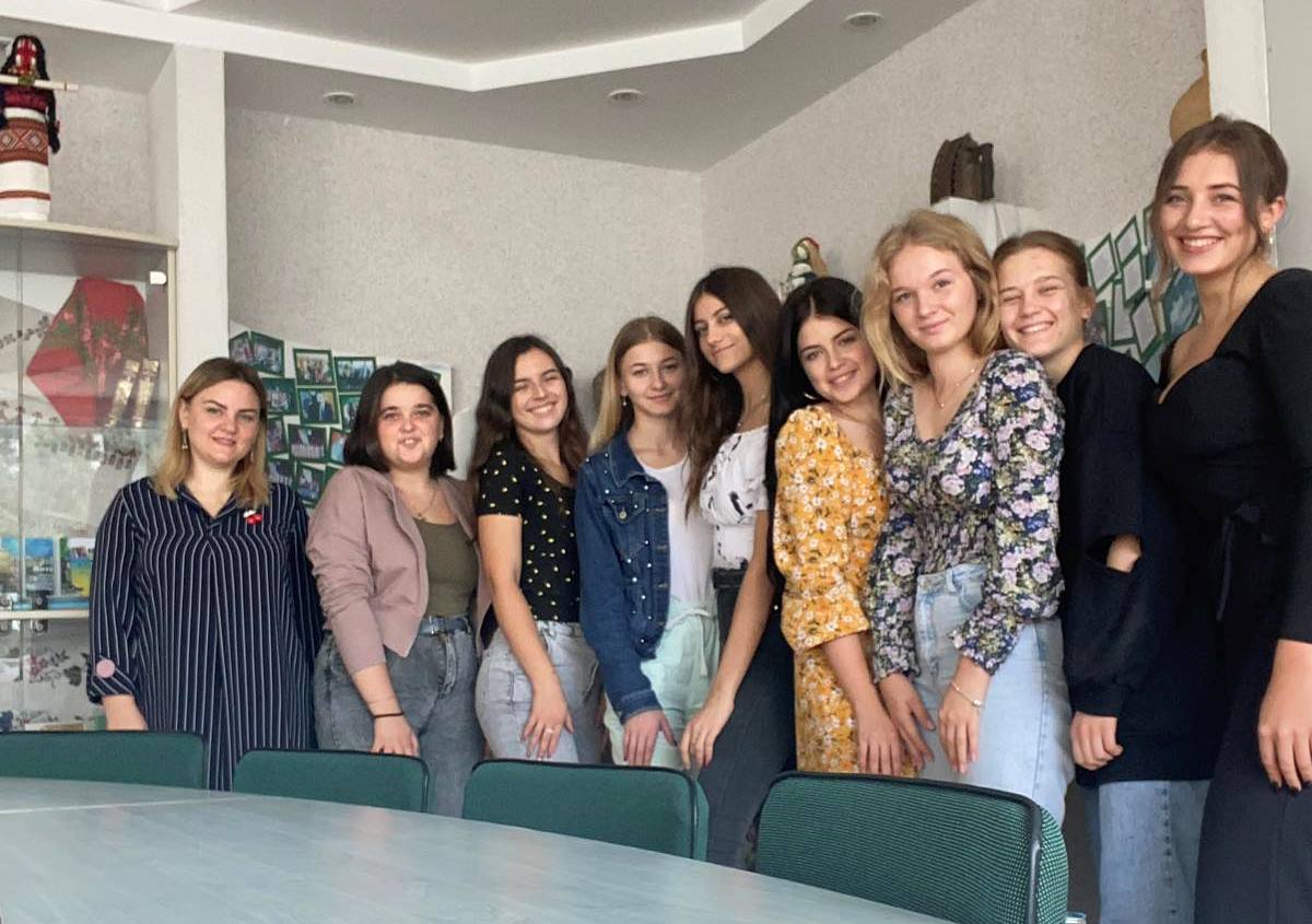 З музеєм Володимира Гнатюка знайомляться студенти І курсу факультету філології і журналістики